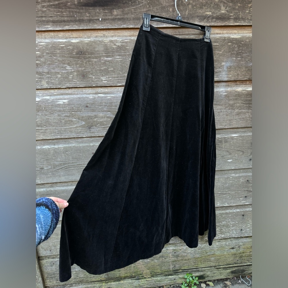 Elegant Black velvet Women's Skirt